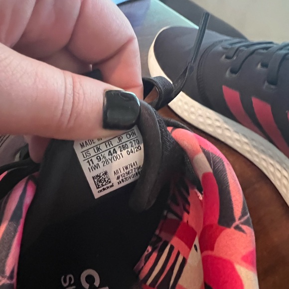 Adidas women’s sneakers - Picture 4 of 5